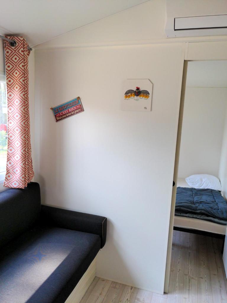 Bungalow de 2 chambres avec piscine partagee jardin clos et wifi a Saint Julien en Born a 4 km de la plage photo 4