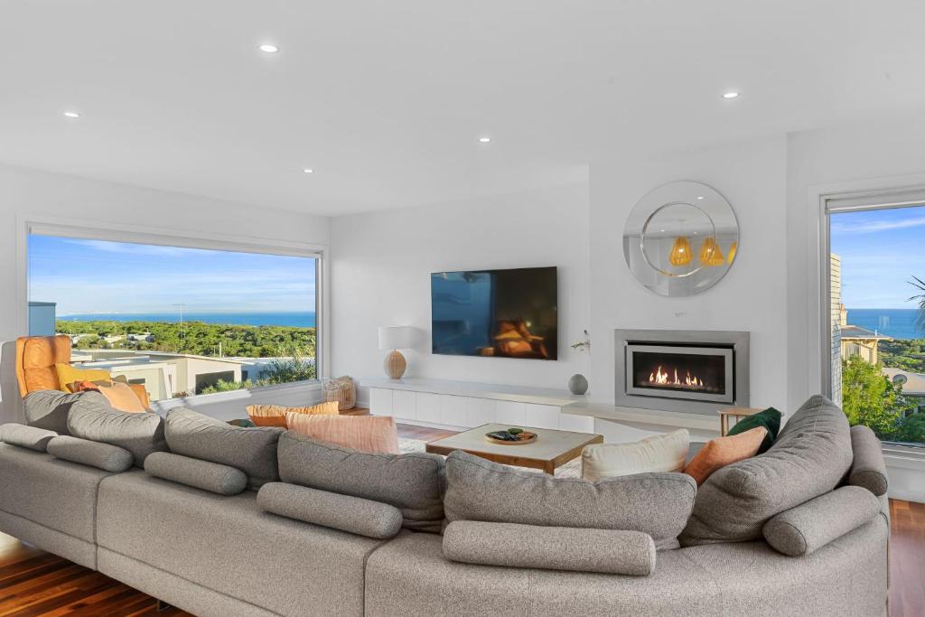 Luxurious Terrace Hideaway with a Heated Pool photo 4