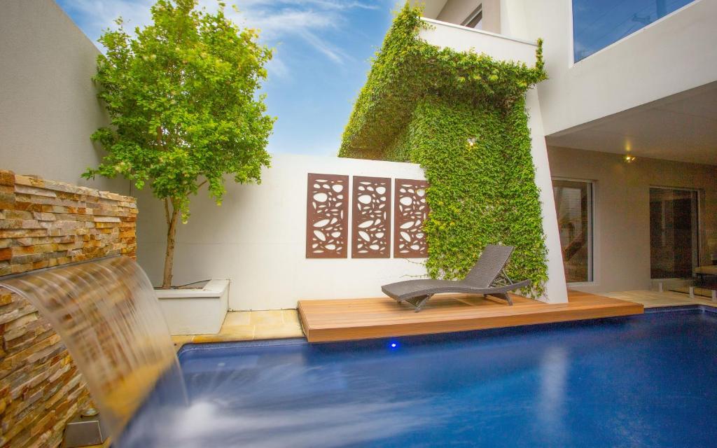 Luxurious Terrace Hideaway with a Heated Pool photo 1
