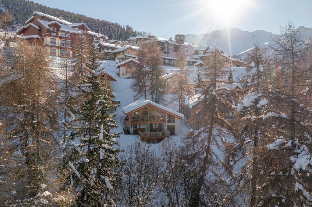 La vente en poupe : Luxury chalet (11p). 5 bedrooms and 3 bathrooms. In the centre of Vallandry, with a beautiful view photo 1