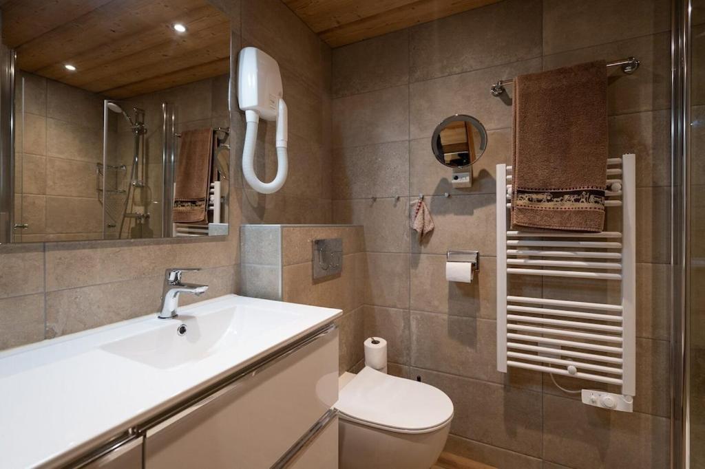 La vente en poupe : Luxury chalet (11p). 5 bedrooms and 3 bathrooms. In the centre of Vallandry, with a beautiful view photo 2