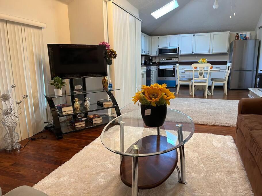 Cozy Balcony apartment in Morningside photo 2