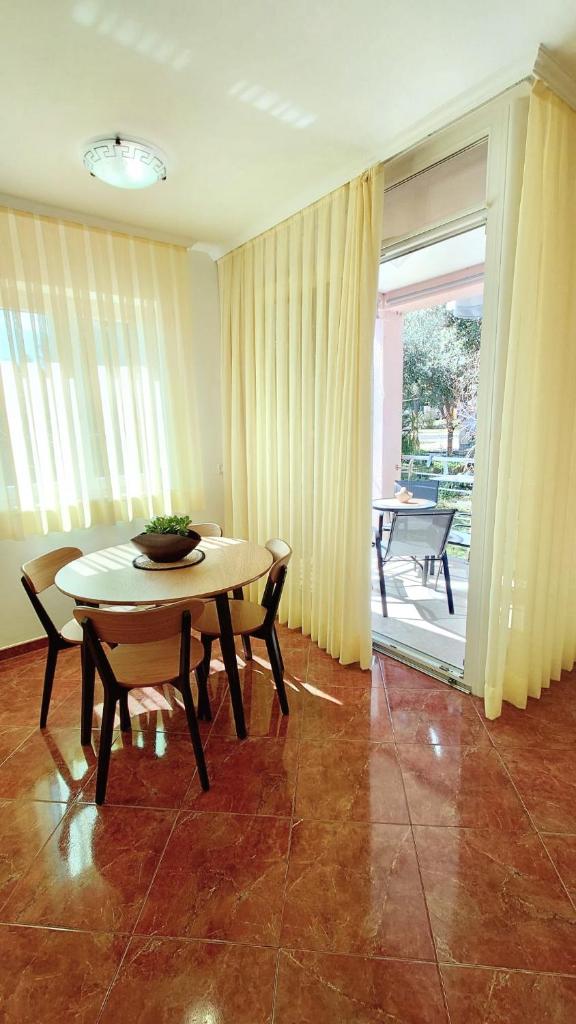 Apartments Lola photo 1
