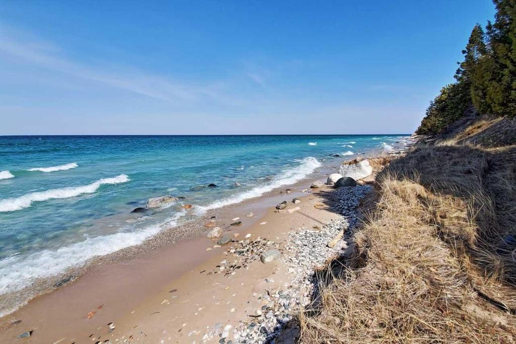 Tree Fort - Honeymoon Cottage on Lake Michigan photo 1