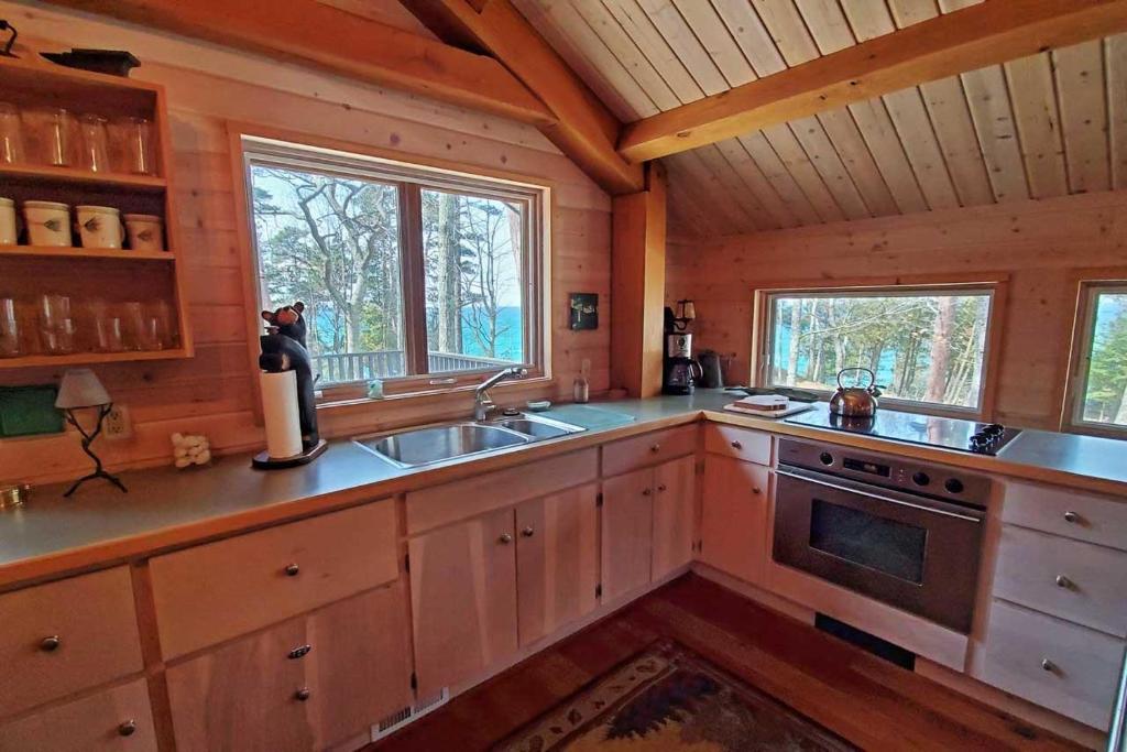 Tree Fort - Honeymoon Cottage on Lake Michigan photo 4