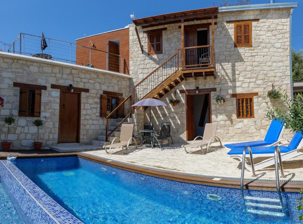 Stonehouse with private swimming pool photo 2