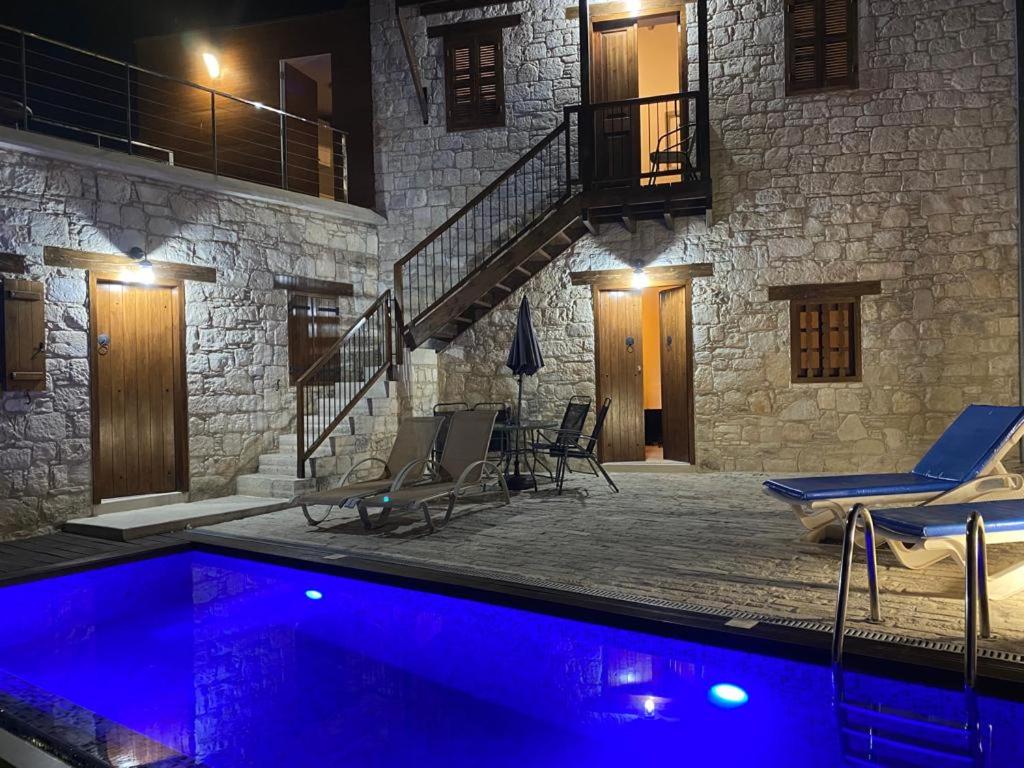 Stonehouse with private swimming pool photo 3