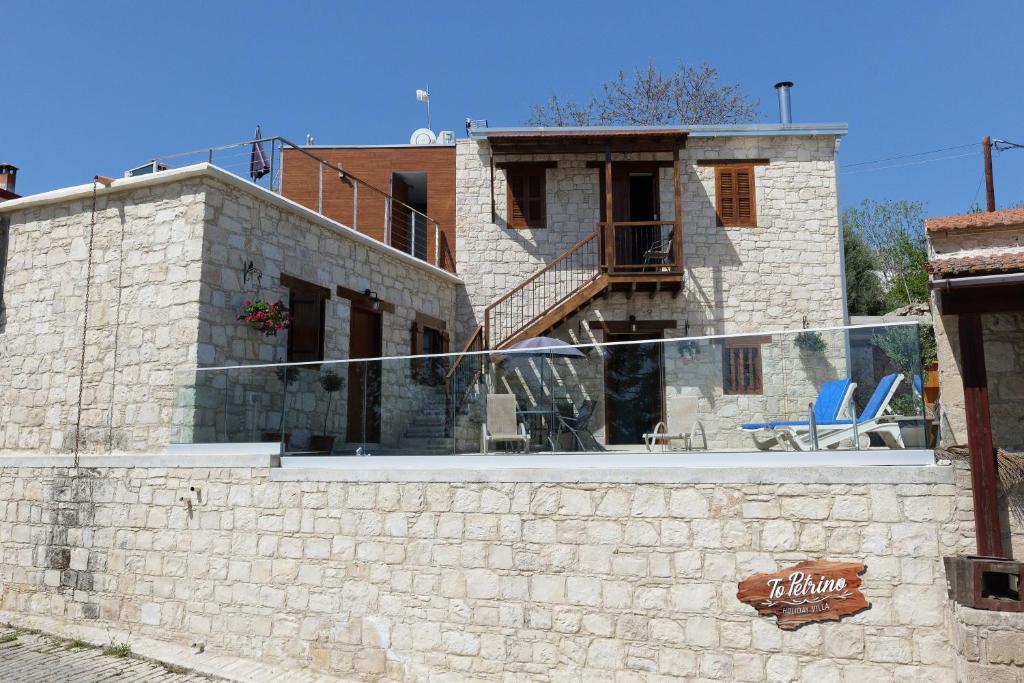 Stonehouse with private swimming pool photo 4