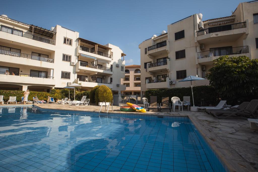 Alexis Apartments - Modern 2-bedroom with swimming pool photo 3