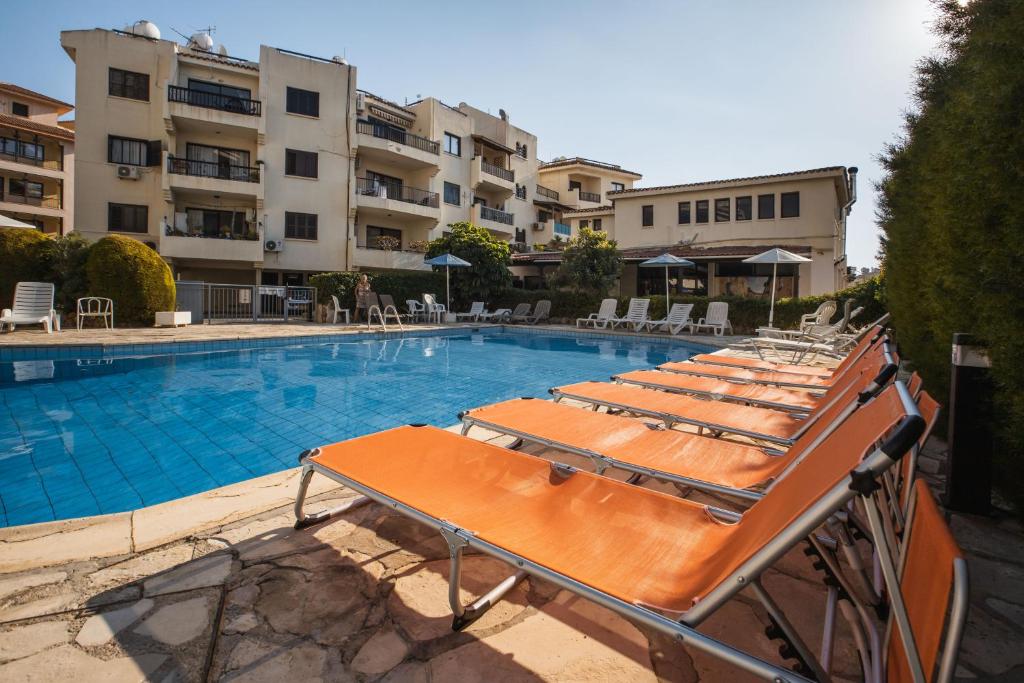 Alexis Apartments - Modern 2-bedroom with swimming pool photo 2