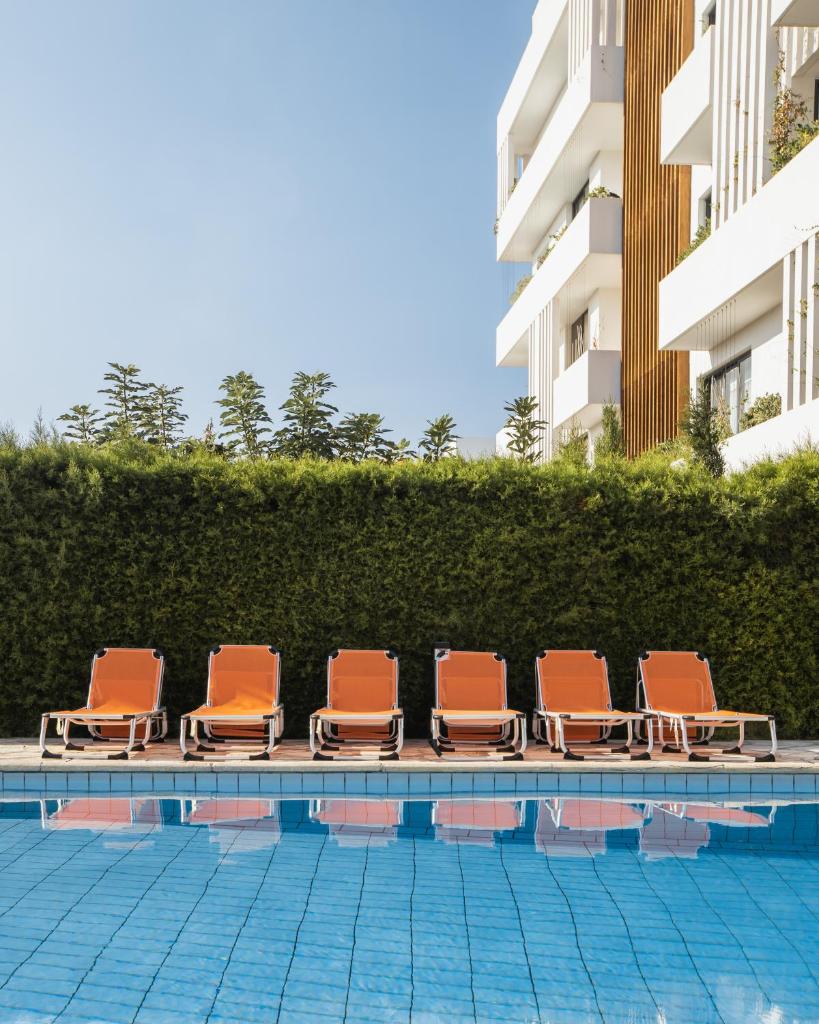 Alexis Apartments - Modern 2-bedroom with swimming pool