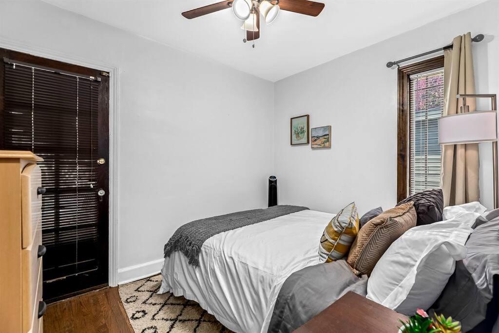 Charming 2BR Flat - Walk to Downtown Royal Oak photo 3