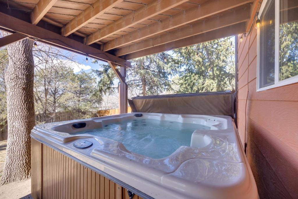 Lovely Colorado Springs Home Mtn Views and Hot Tub!