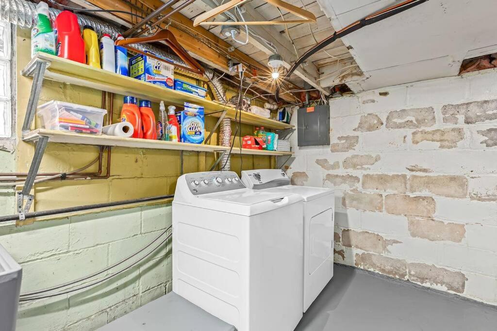 Eclectic Bungalow in the Heart of Royal Oak photo 2
