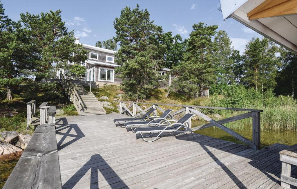 Awesome Home In Mellerud With Sauna, Wifi And Jacuzzi photo 3