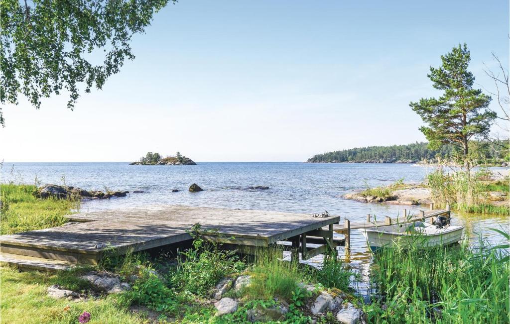 Awesome Home In Mellerud With Sauna, Wifi And Jacuzzi photo 4