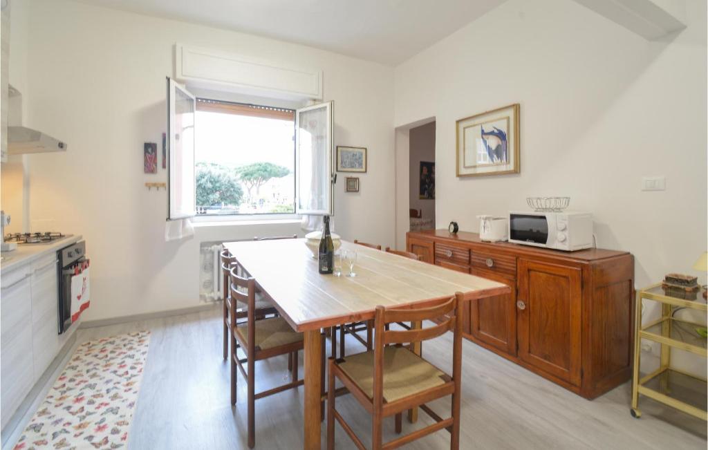 Beautiful Apartment In Spotorno With 3 Bedrooms photo 4