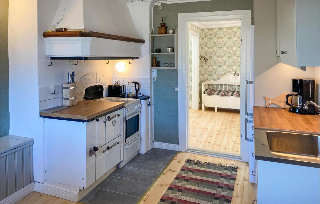 Stunning Home In Lngserud With 3 Bedrooms And Wifi photo 4
