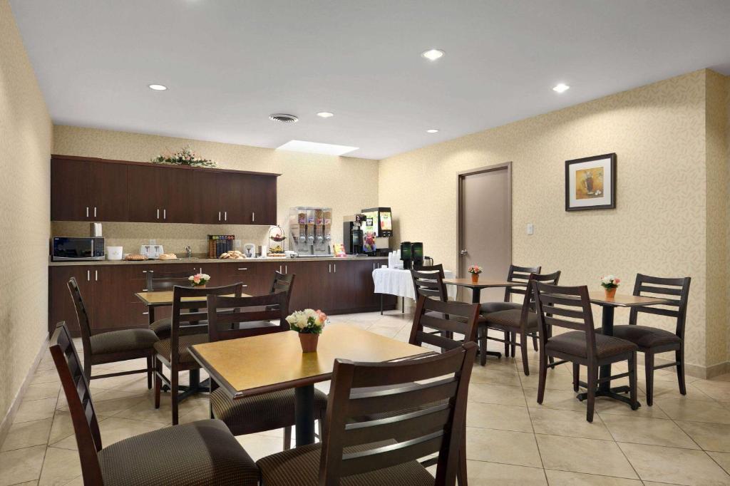 Days Inn by Wyndham Brampton photo 2