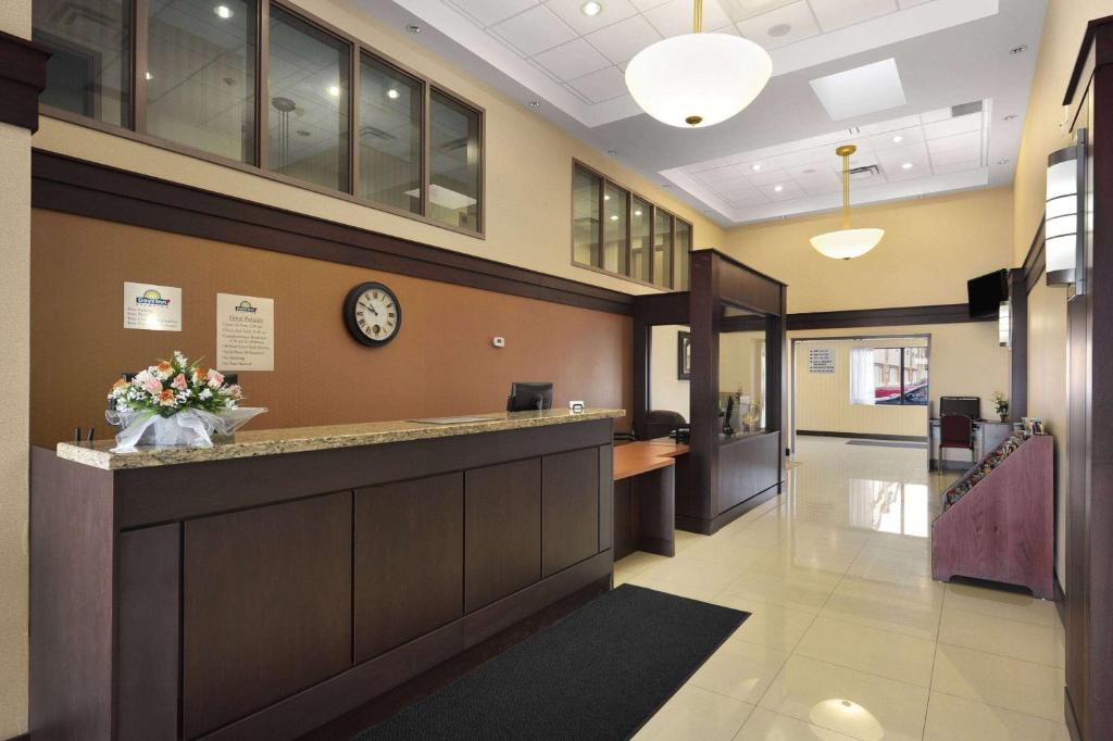 Days Inn by Wyndham Brampton photo 1