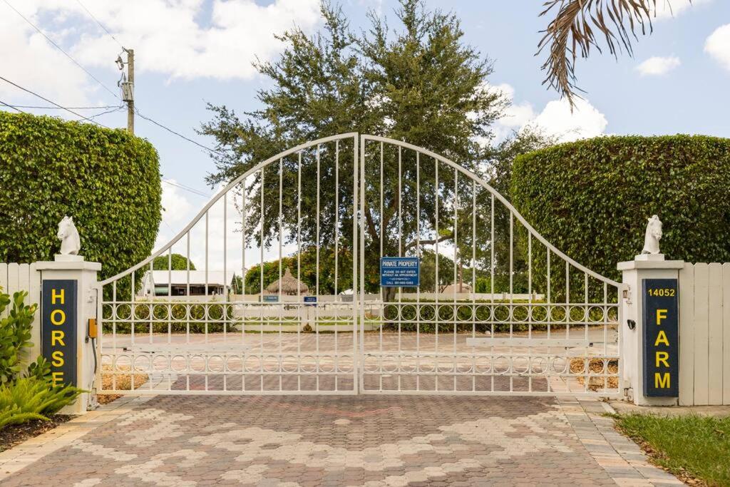 Private Gated horse farm minutes from the beach and downtown photo 1