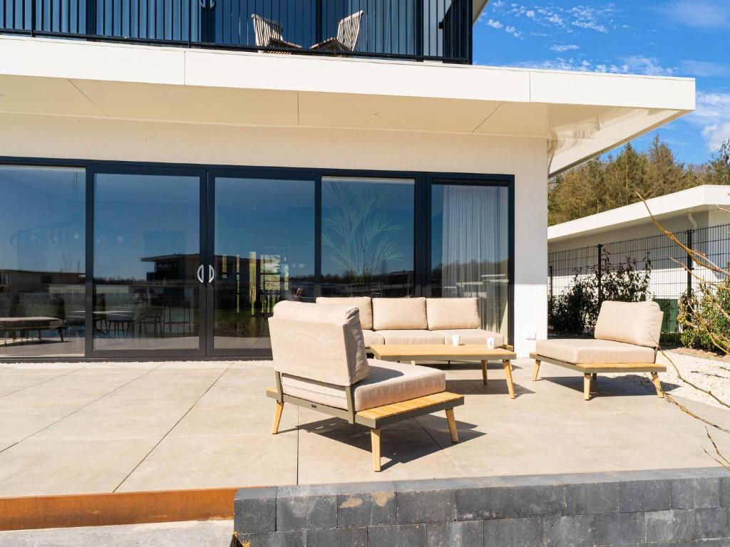 Modern water villa in Zeewolde with jetty photo 3