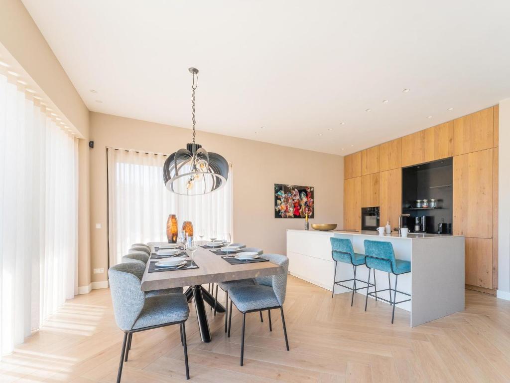 Modern water villa in Zeewolde with jetty photo 2