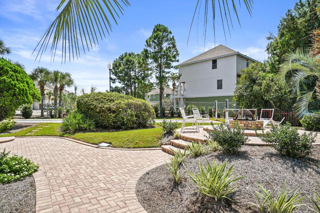 St Thomas Square by Panhandle Getaways photo 2