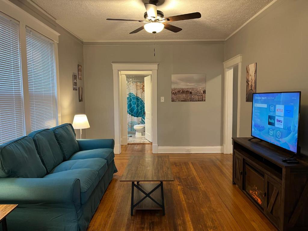 Rolston 1, One Bedroom Unit near Xavier Downtown image