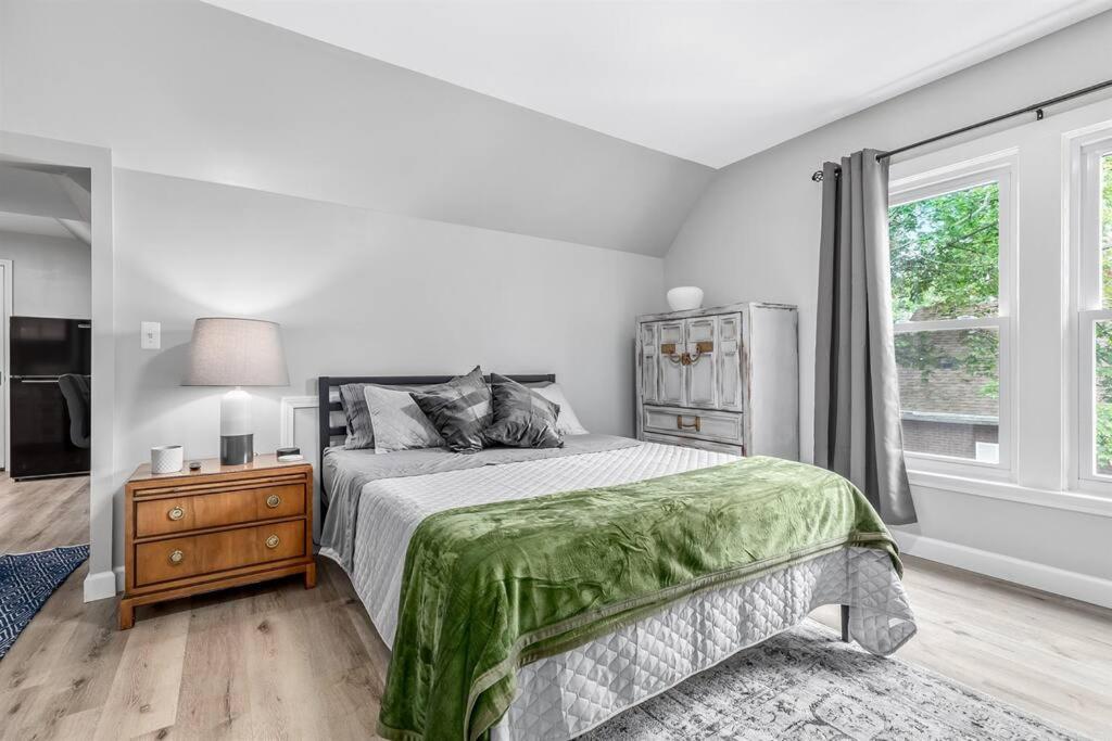 Cozy & Quiet Studio Flat in Historic Mount Clemens image