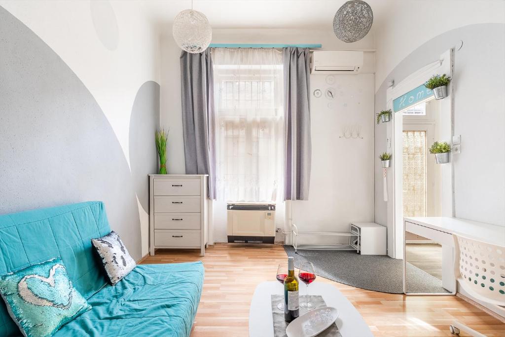 Sunny Dots Apartment - FREE PARKING! - Tap to explore photos