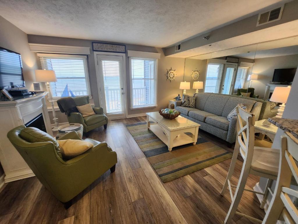North Shore Inn TC 204 image
