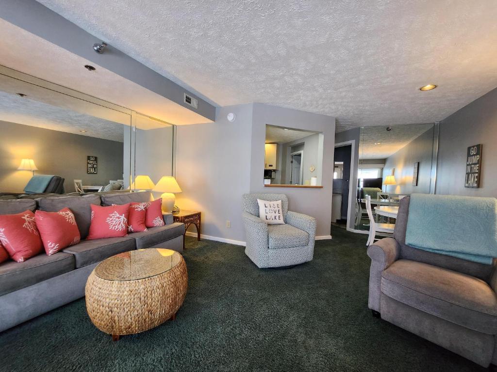 North Shore Inn TC 205 image