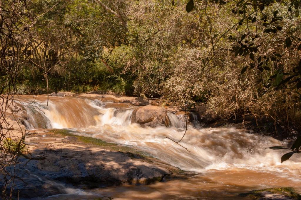 Casa em Bueno Brandão(MG) com Cachoeira Particular