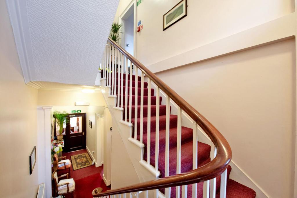 Inviting 9-Bed House in Aberdeen photo 3