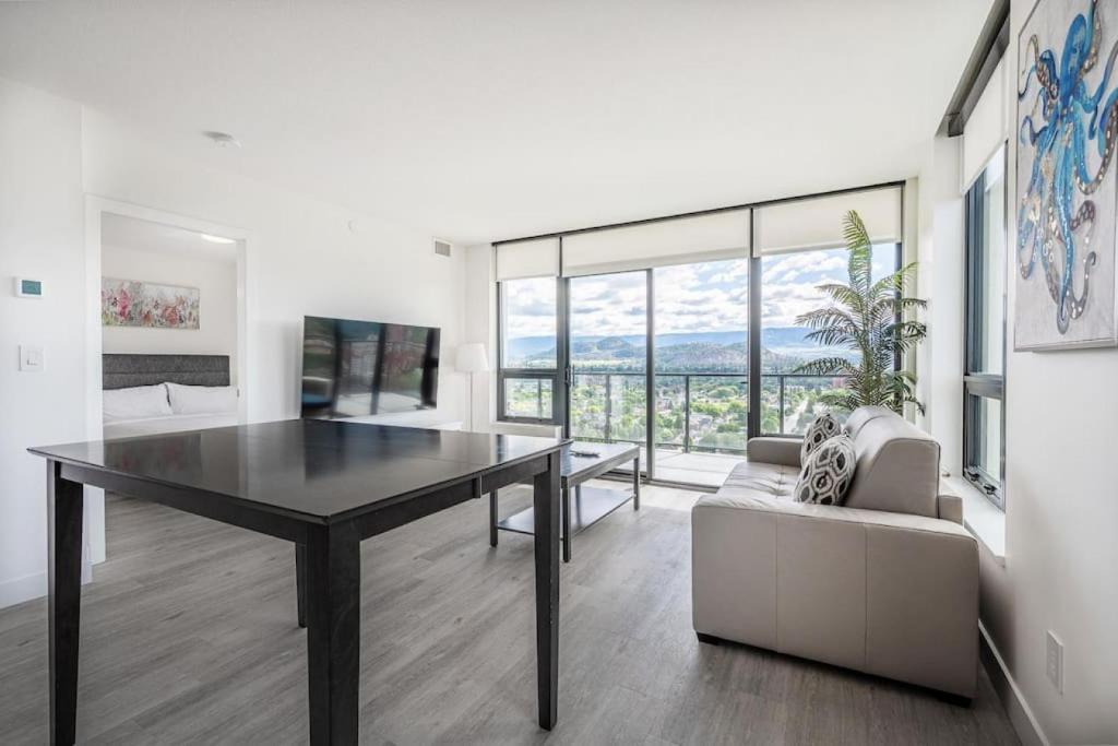 Sub-Penthouse Downtown at the Brooklyn 2302