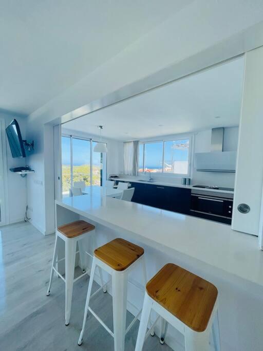 Villa con piscina en Addaia