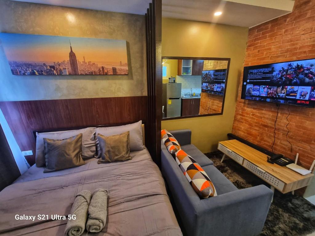 Luxurious Romantic Getaway in a stylish Condo photo 2
