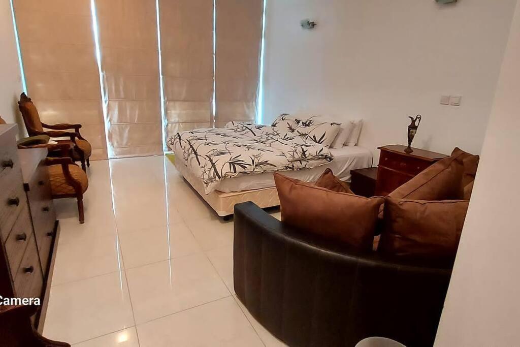 Family friendly house in Bahrian photo 4