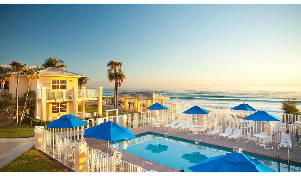 Gulfstream Manor image