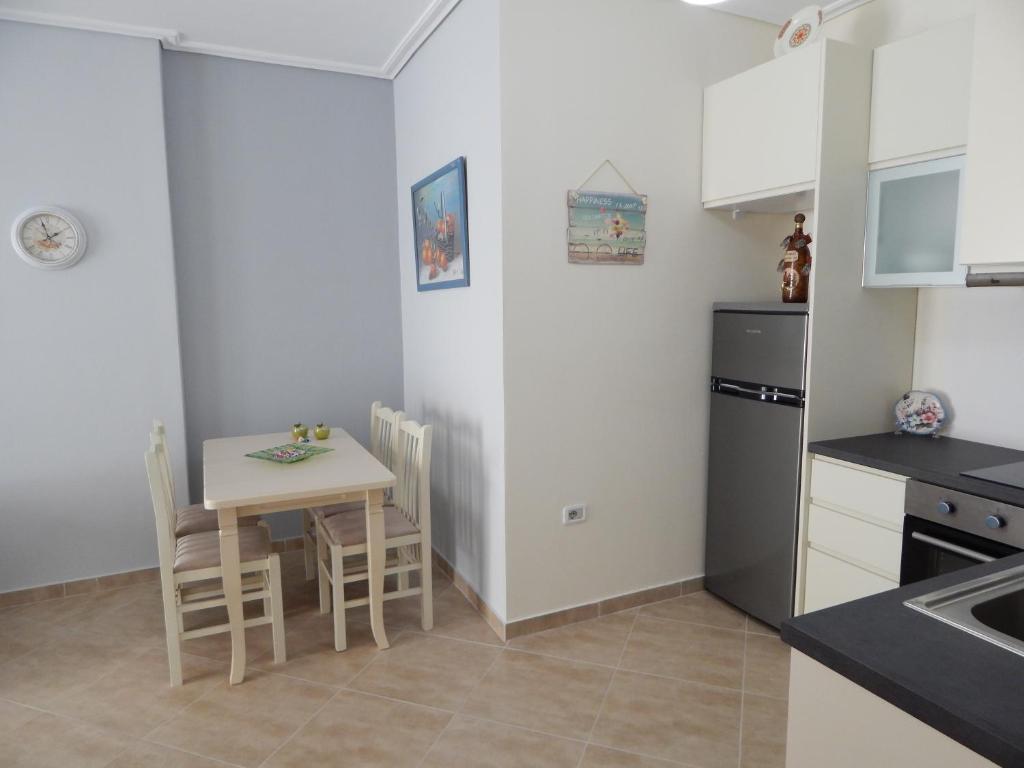 Modern Spacious 1 Bedroom Flat Next to the Beach photo 2