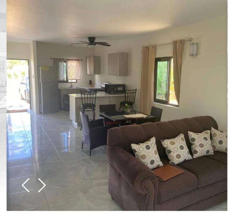 2 Bedroom House photo 4