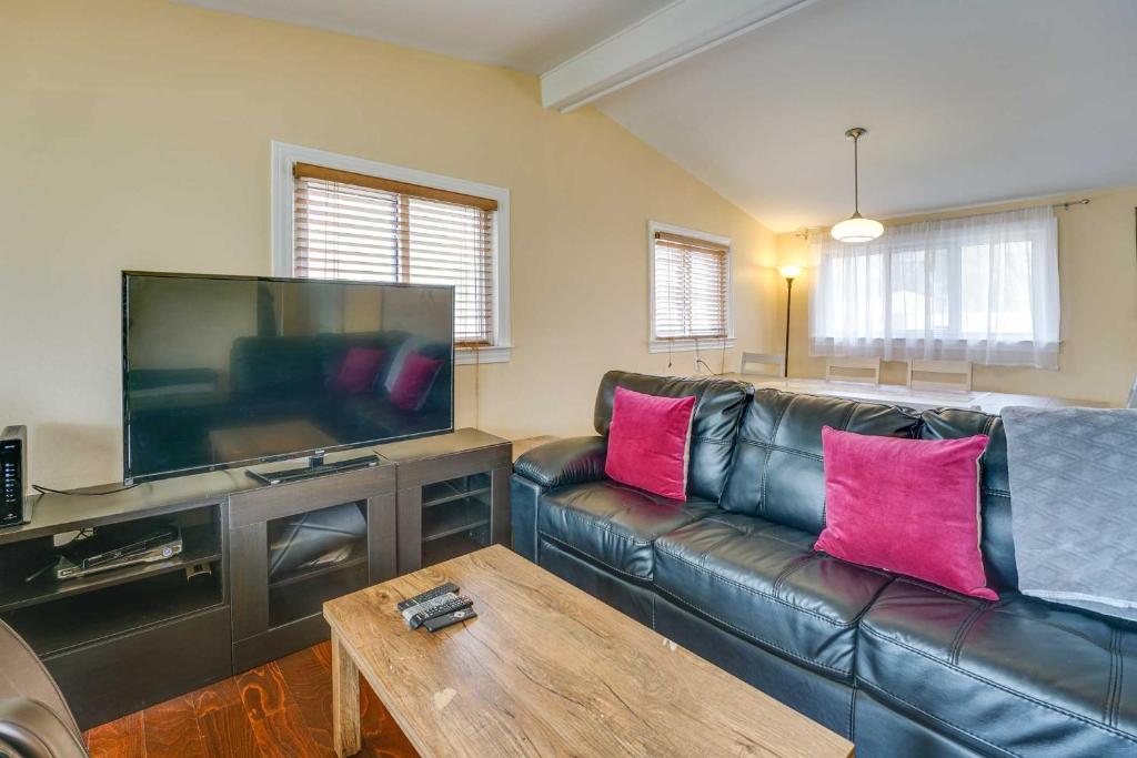 Bright Ann Arbor Home with Yard, 3 Mi to U of M photo 4