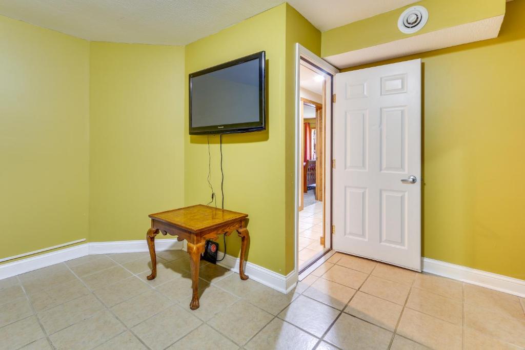 Spacious Buckeye Lake Home with Hot Tub and Fire Pit! photo 4