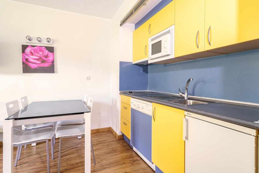 Ideal familias zona infantil y vistas a pistas photo 4