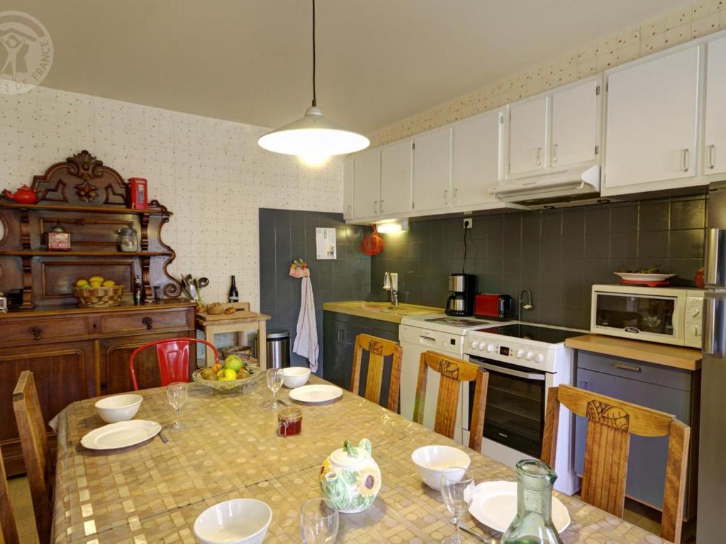 Gîte Saint-Symphorien-de-Lay, 3 pièces, 4 personnes - FR-1-496-278 photo 2