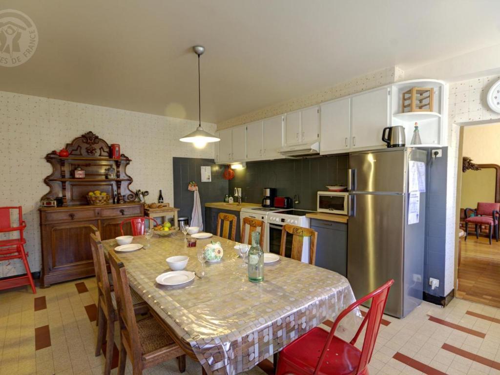 Gîte Saint-Symphorien-de-Lay, 3 pièces, 4 personnes - FR-1-496-278 photo 3