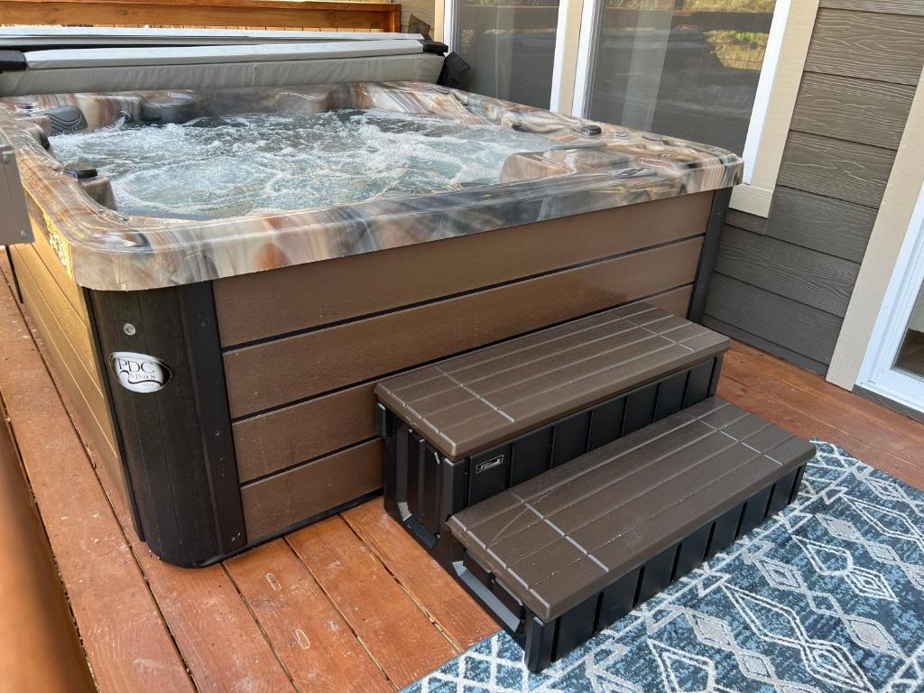 Mins to Gburg Sleeps 8 Hot Tub Arcade Area Pool photo 1
