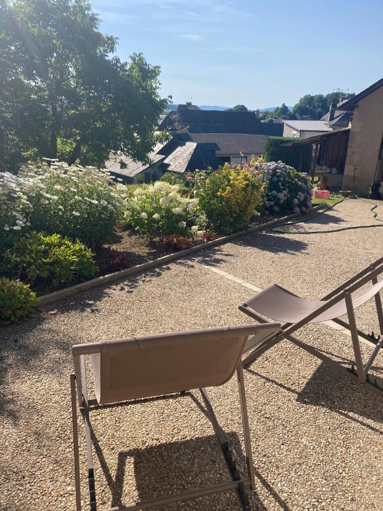 Maison place champs de foire 6 pers 4 chambres jardin terrasse photo 2