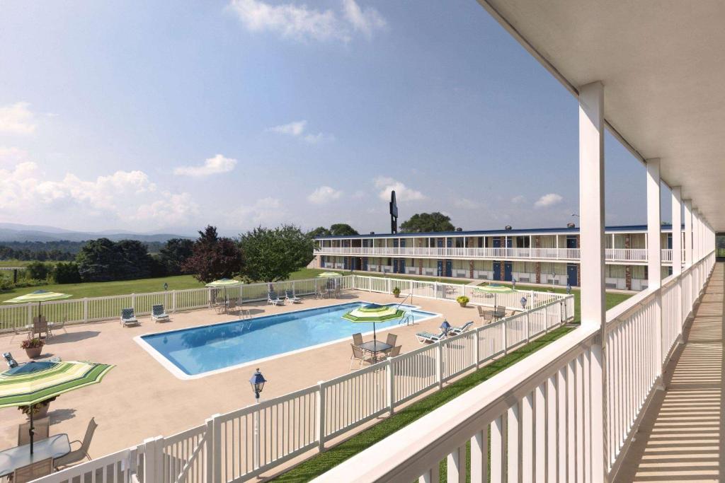 Days Inn by Wyndham Waynesboro photo 3